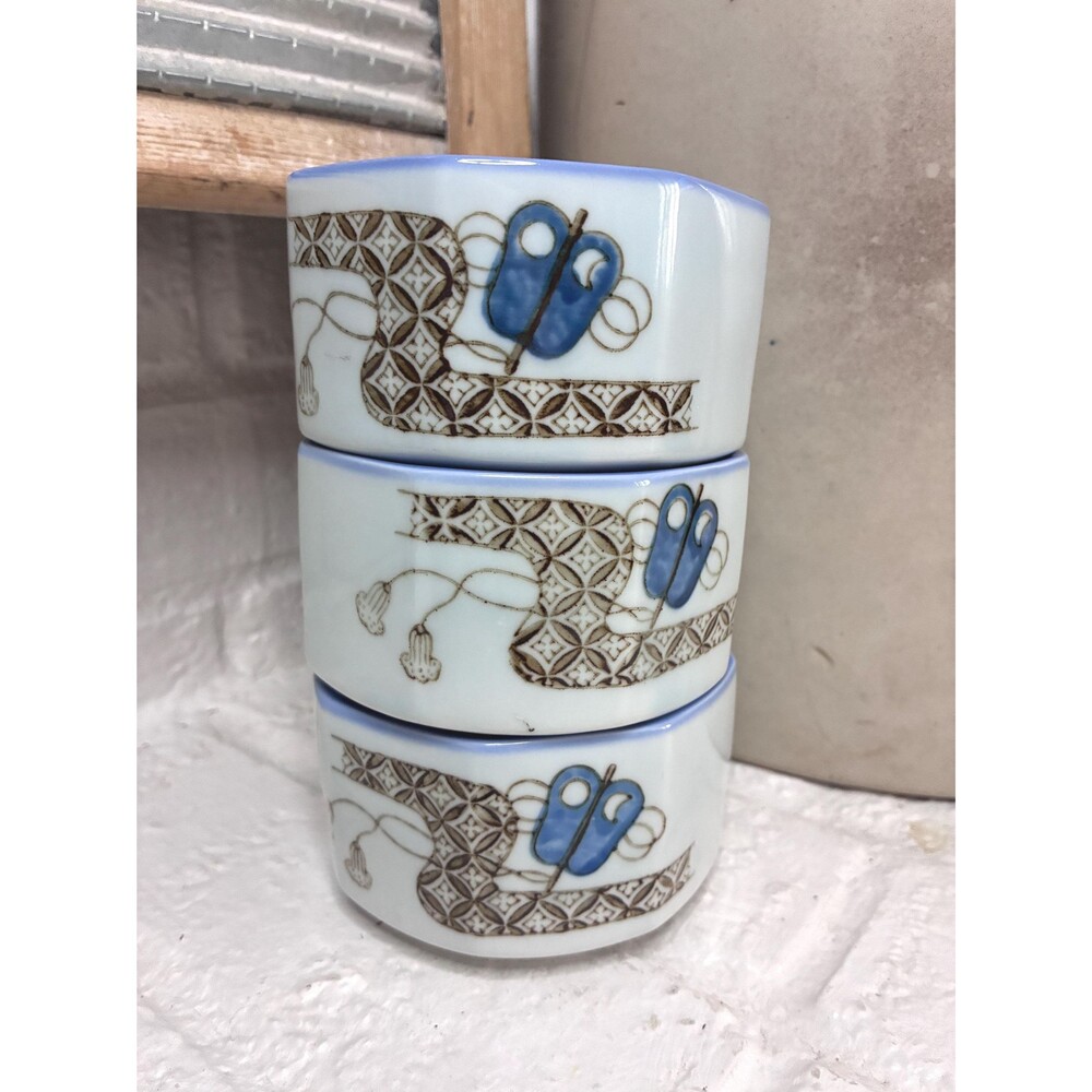 Fukagawa Arita Japanese Porcelain Octagonal Cups Set of 3 3.25" Blue White Gold